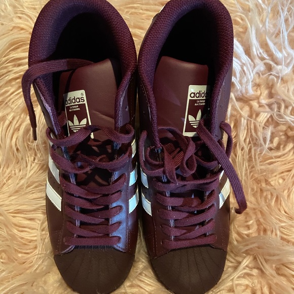 Sneakers - Picture 2 of 2